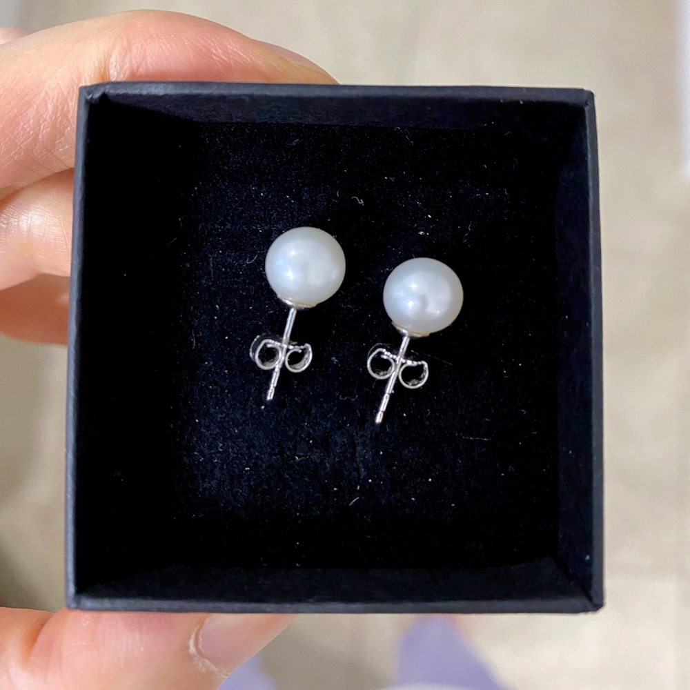 White Gem Grade Freshwater Pearl Earrings
